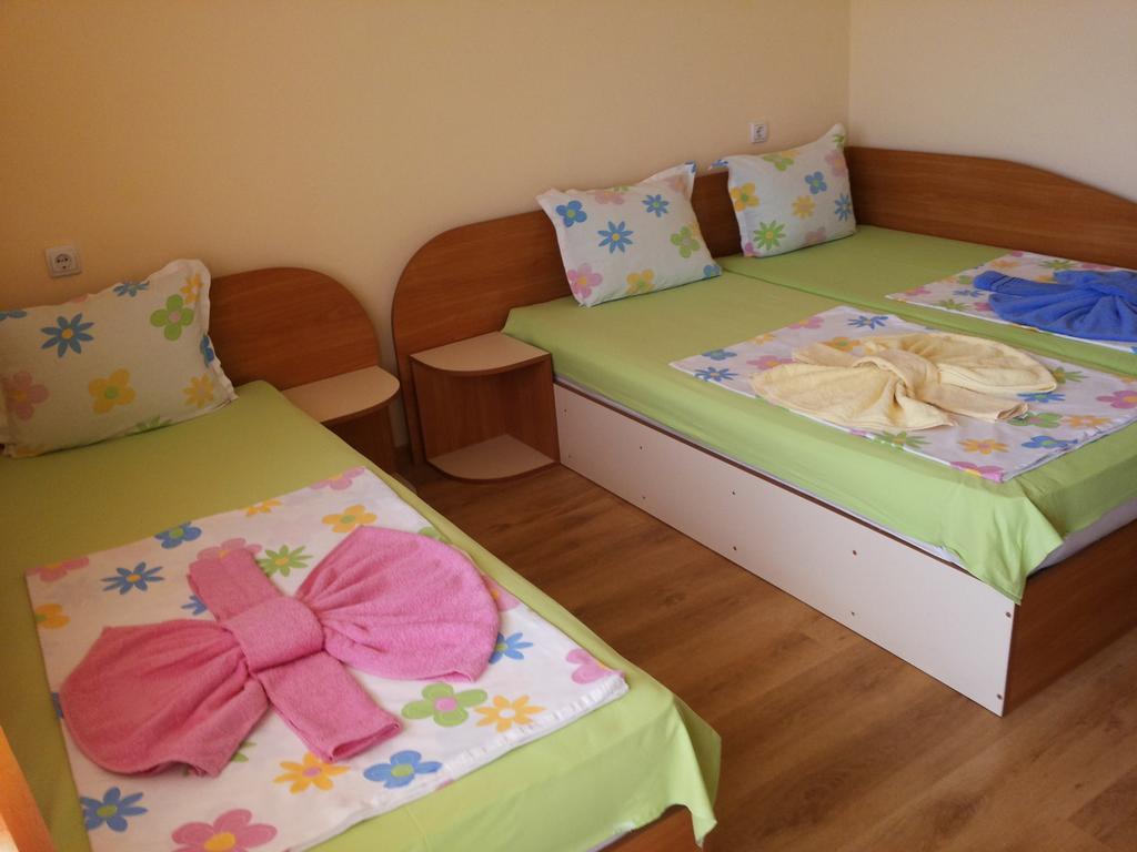 Ivanovi Guest House Primorsko Habitación foto