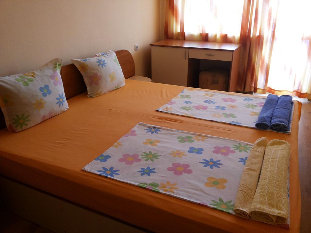 Ivanovi Guest House Primorsko Habitación foto