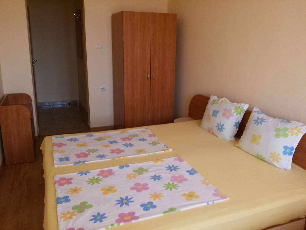 Ivanovi Guest House Primorsko Habitación foto