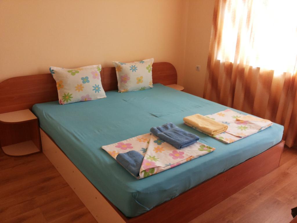Ivanovi Guest House Primorsko Habitación foto